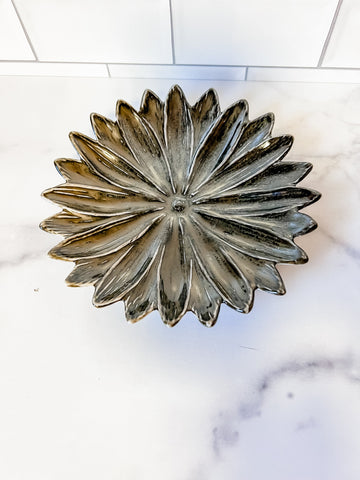Round Stoneware Flower Plate