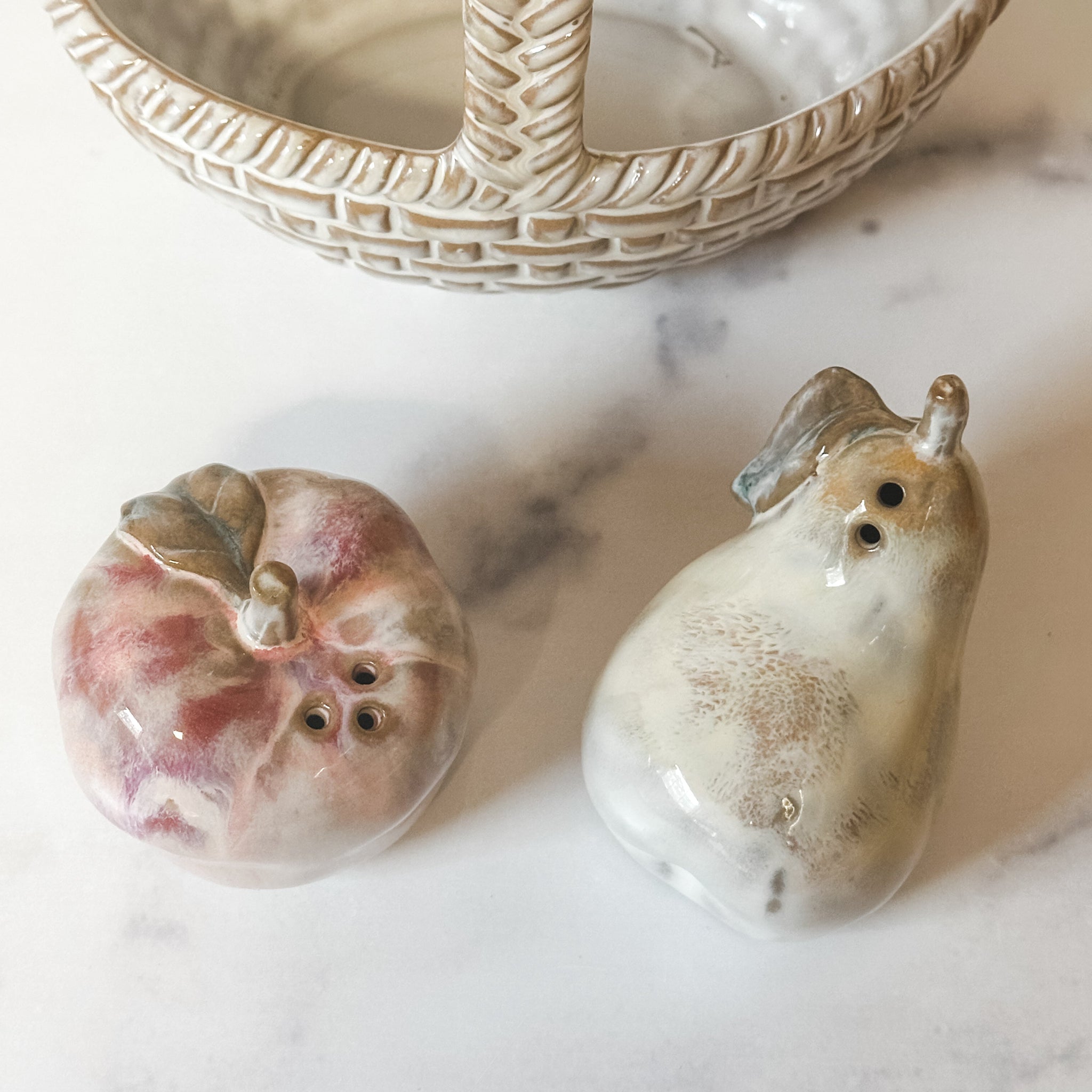 Stoneware Salt & Pepper Shaker In Basket